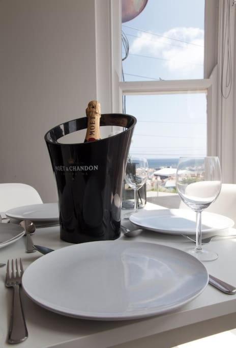 Stunning 2 Bed Apartment With Sea Views, Penzance Esterno foto