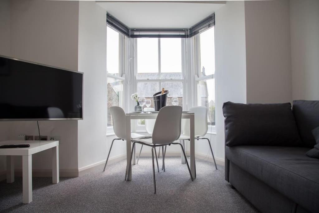Stunning 2 Bed Apartment With Sea Views, Penzance Esterno foto
