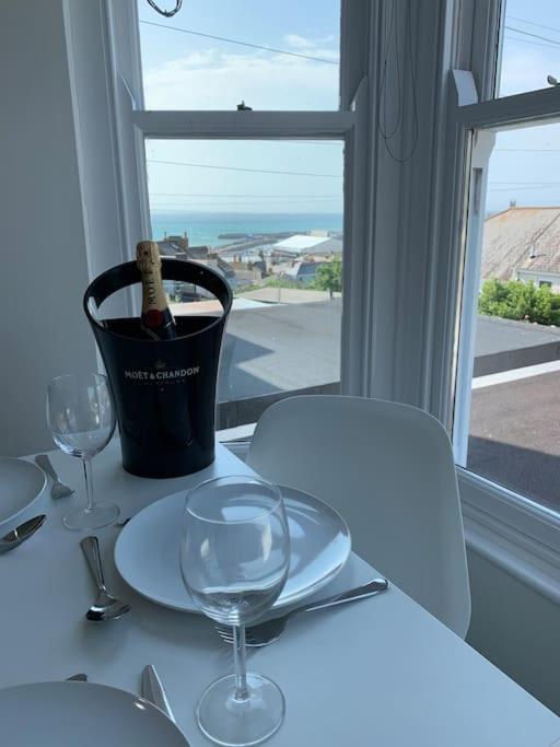 Stunning 2 Bed Apartment With Sea Views, Penzance Esterno foto