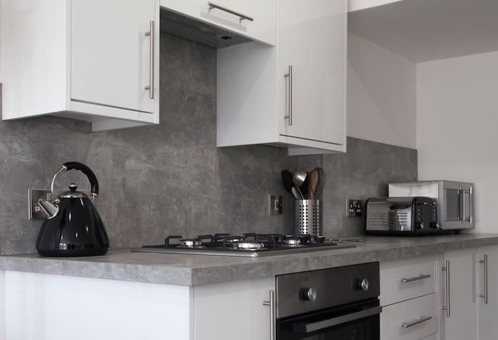 Stunning 2 Bed Apartment With Sea Views, Penzance Esterno foto